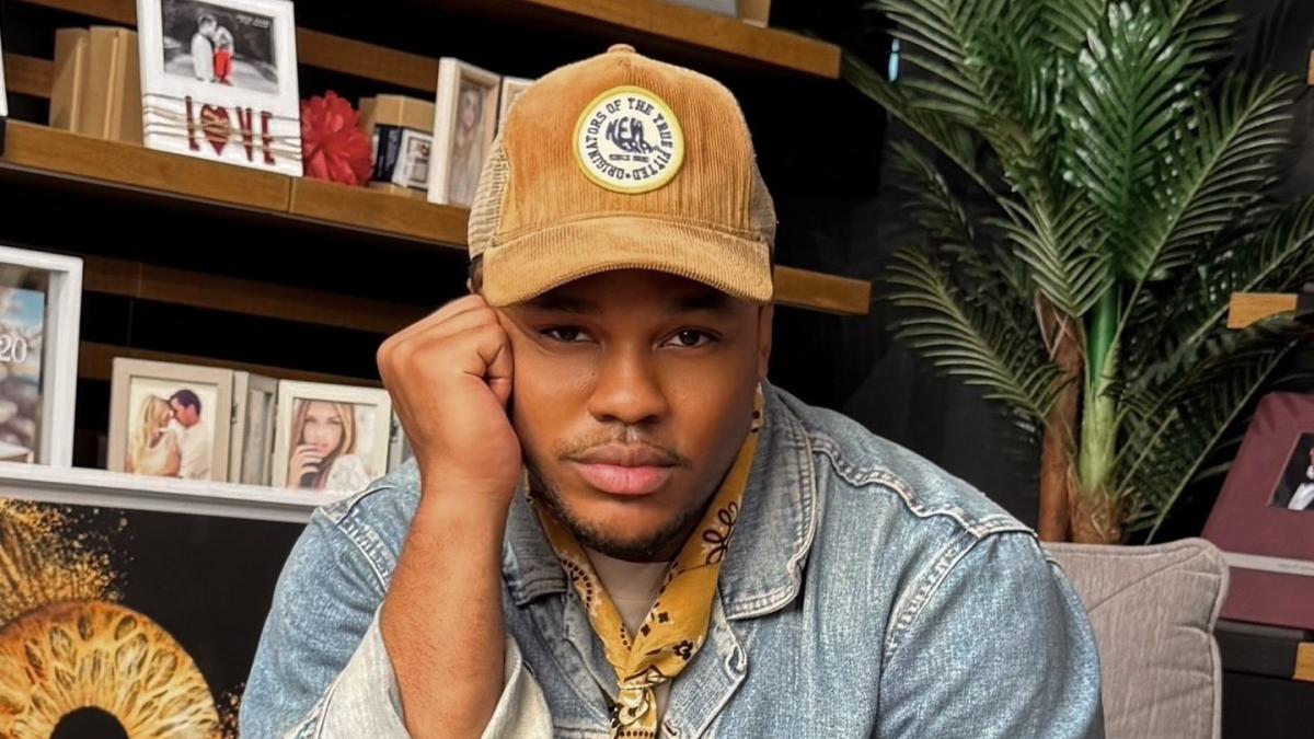 un influencer american a fost retinut la bucuresti dupa ce l a batut pe un tanar de 20 de ani in timpul unui live pe net