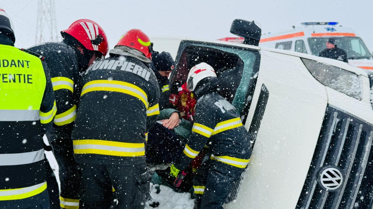 accident in giurgiu un microbuz cu 16 persoane s a rasturnat planul rosu a fost activat