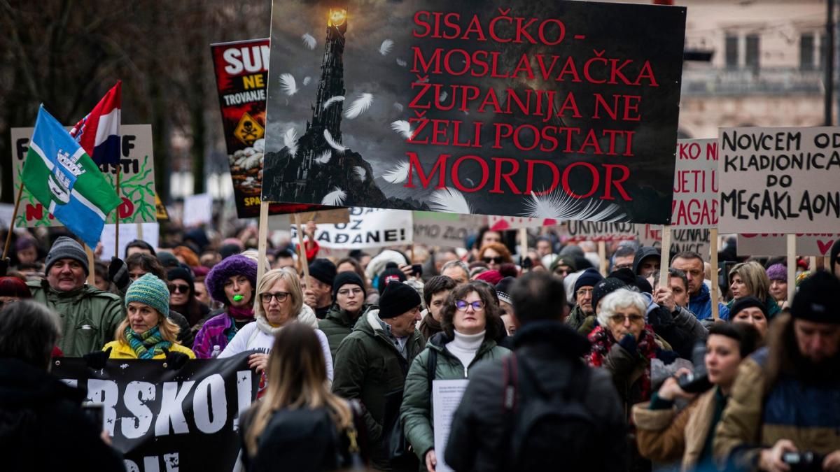 mii de oameni au iesit in strada intr o tara ue impotriva afacerii unui investitor din ucraina e o bomba ecologica