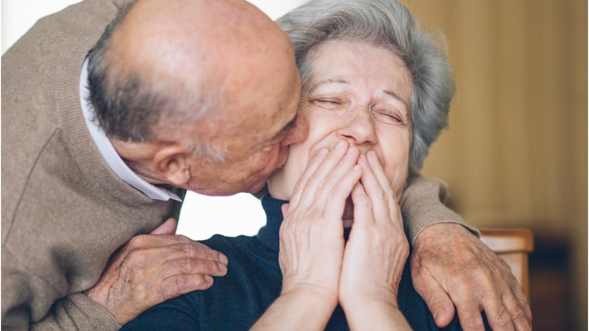 cadou special la aniversarea a 70 de ani de casatorie doi britanici si au cumparat masina visata ne am dorit atat de mult