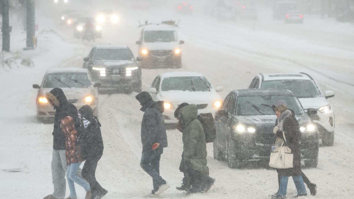 alerta de vreme rea in aproape toata tara anm a emis coduri galbene de ploi torentiale zapada si viscol unde va ninge iar