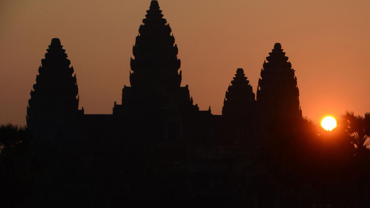 templu budist angkor wat cambodgia cel mai mare monument sacru din lume