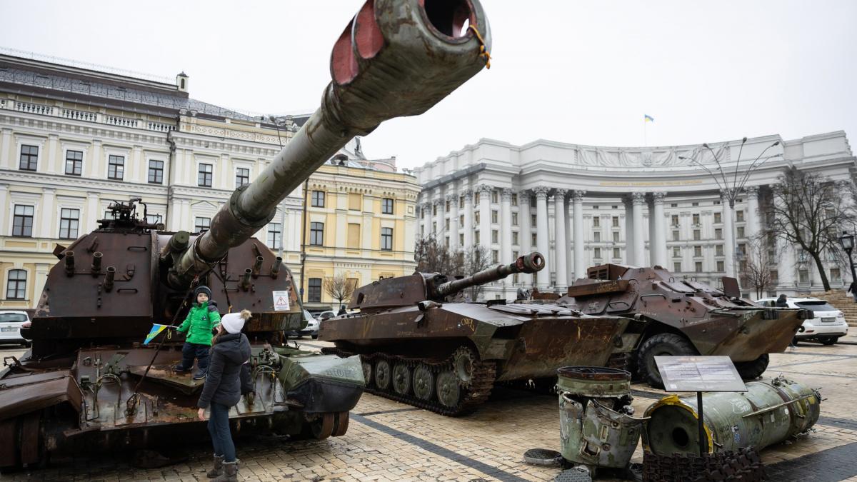 patru ani de razboi in ucraina operatiunea lui putin care trebuia sa dureze 36 de ore e cel mai lung razboi din europa post 1945