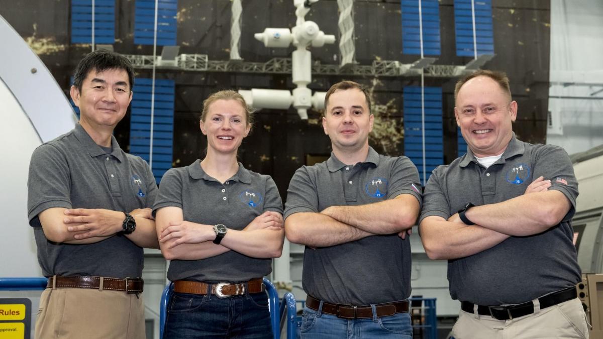 astronautul care a trebuit sa fie evacuat de pe iss si a dezvaluit identitatea si a declarat ca se simte foarte bine