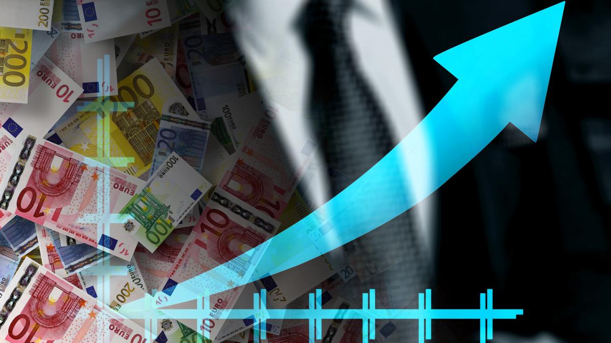 Avertisment de la BNR: Cinci milioane de români vor munci până la 70 de ani din cauza pensiilor speciale. Nu mai e o joacă