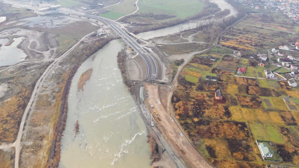 noul pod peste tisa care leaga sighetu marmatiei de bila terkva va fi gata in luna mai anunta un oficial ucrainean