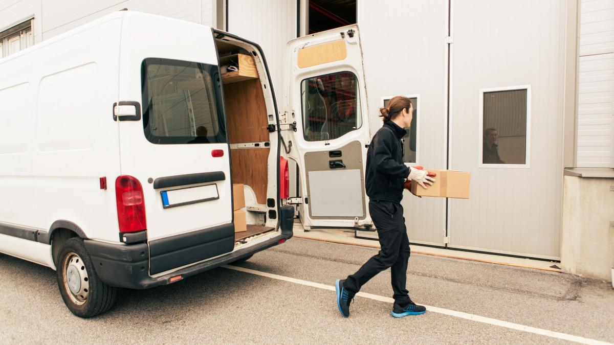 se cauta curieri si zidari 33 160 de locuri de munca sunt disponibile in romania si norvegia si suedia vor sa angajeze romani