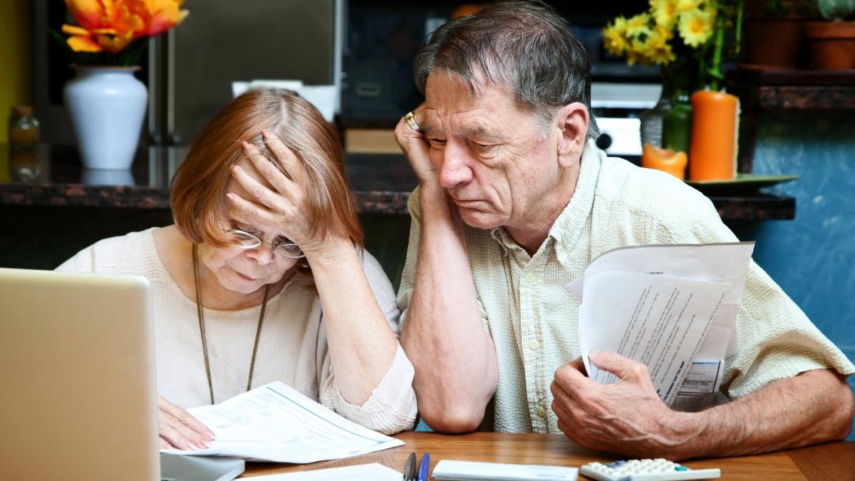 doi pensionari au primit ajutor social timp de 10 ani desi aveau economii de peste un milion de euro in final s au autodenuntat