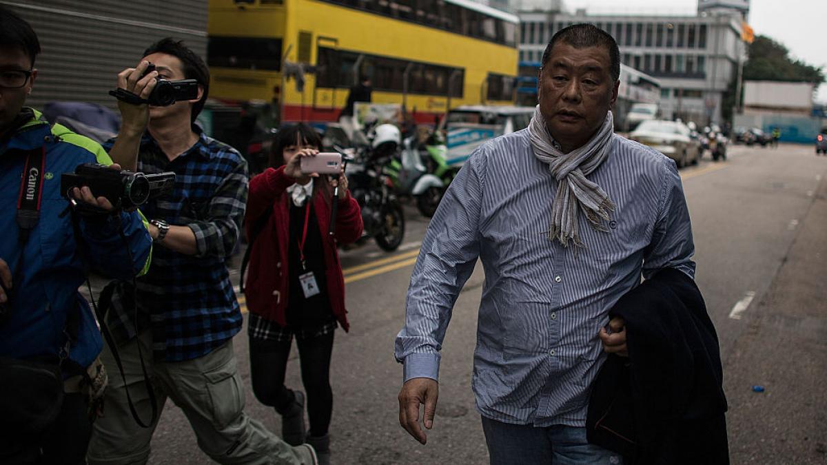 magnatul din hong kong jimmy lai castiga apelul impotriva condamnarii pentru frauda dar asta nu schimba cu nimic situatia lui