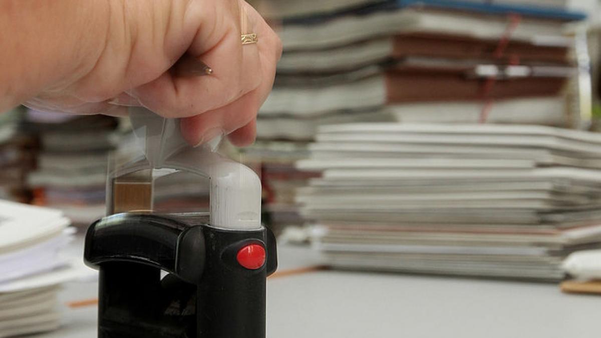 haos dimineata la notariate din cauza ordonantei care a intrat in vigoare la 23 00 si cumparatorii trebuie sa arate ca n au datorii