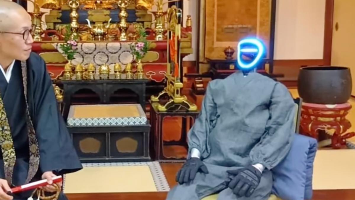 japonezii au creat un calugar robot dotat cu ai care ofera indrumare spirituala credinciosilor cum functioneza buddharoid