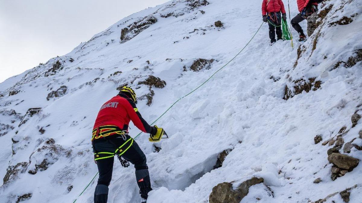 risc crescut de avalansa in muntii bucegi fagaras parang si tarcu godeanu avertismentul salvamontistilor pentru turisti