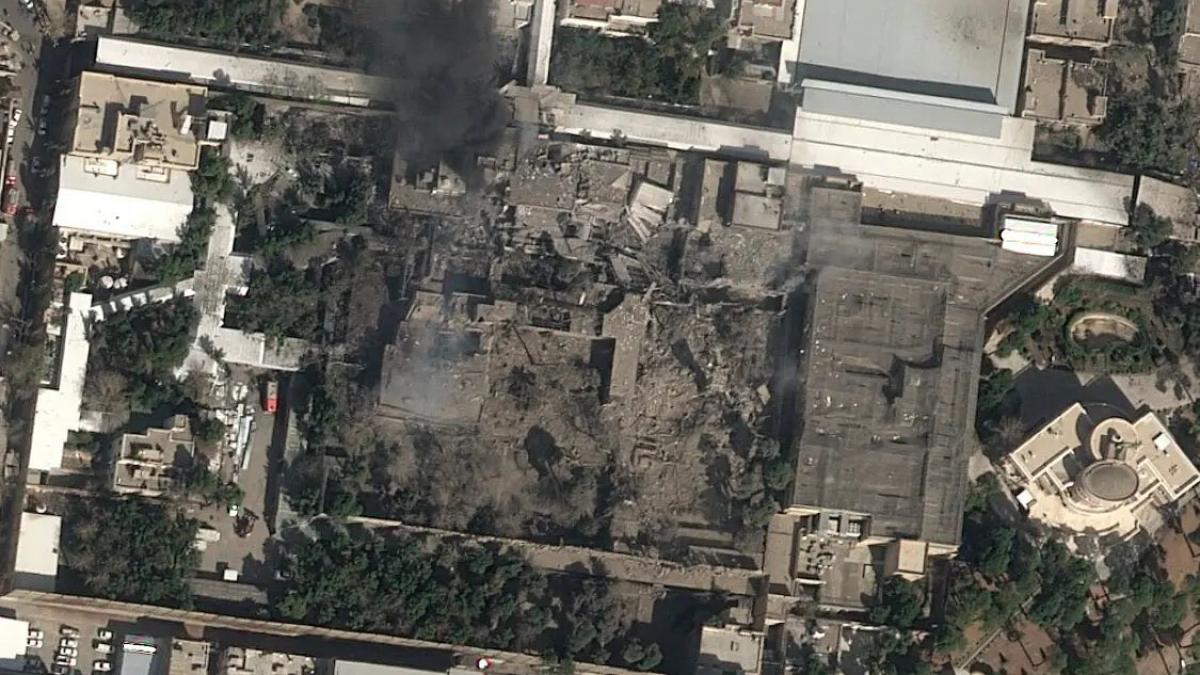 trump si netanyahu ar fi vazut o fotografie cu cadavrul lui ali khamenei intre ruinele complexului din teheran