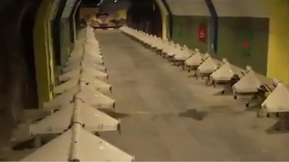 asteptati din nou sunetul clopotului mortii iranul ameninta si arata la televiziunea de stat imagini cu stocurile de arme