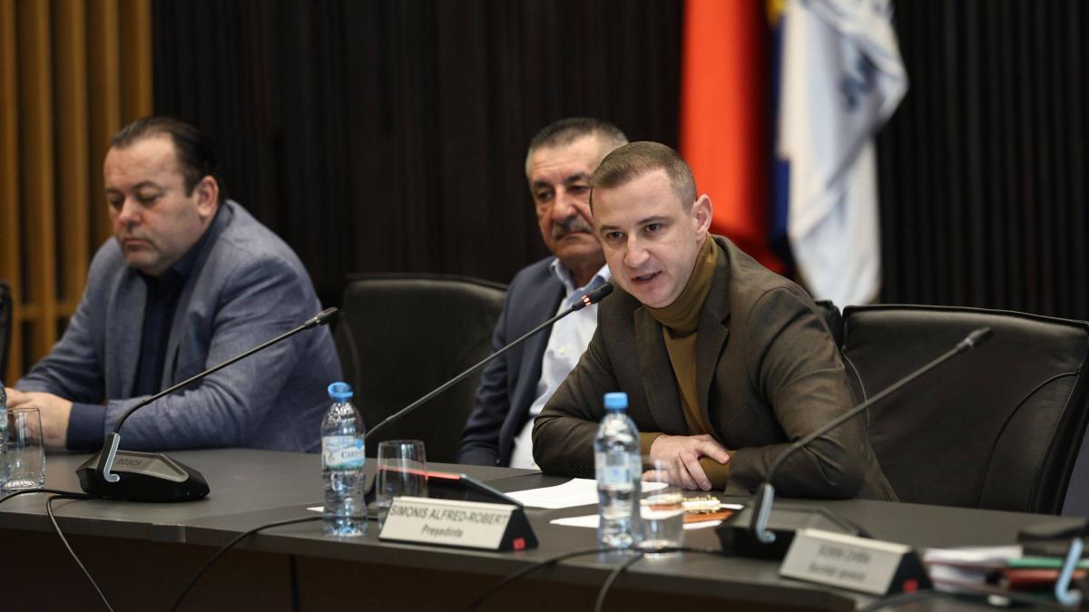 politicieni la masă vorbind