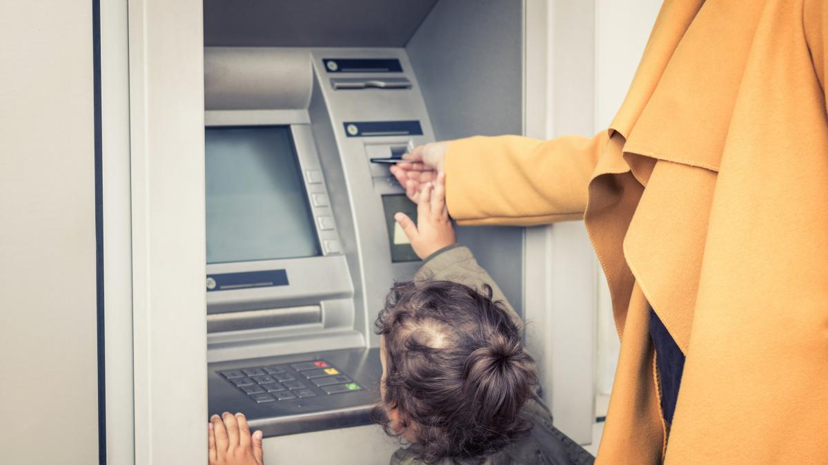 alocatiile si indemnizatiile pentru parintii aflati in concediu de crestere a copilului vor fi platite mai devreme in luna martie