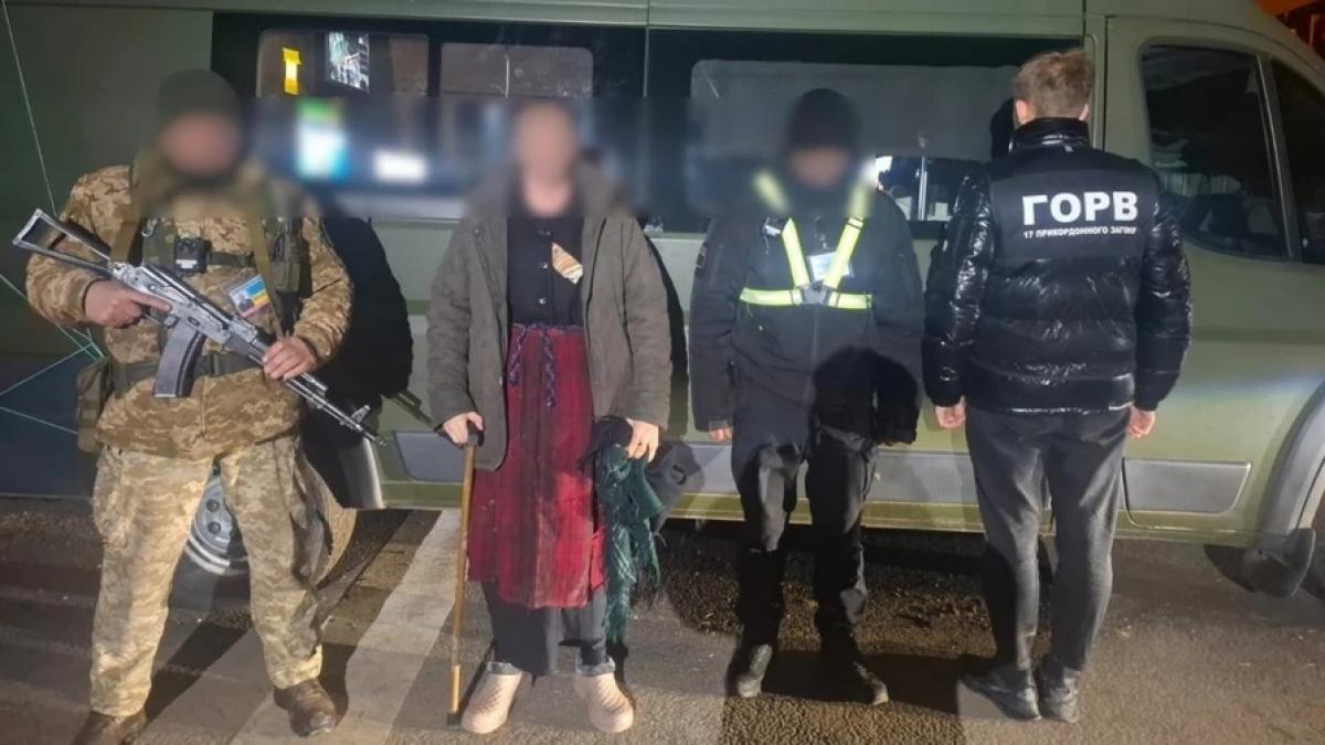 tanar prins la frontiera cu republica moldova deghizat intr-o batrana de 71 de ani