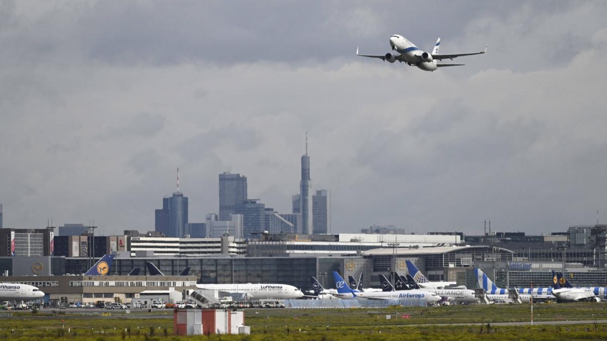 peste 3 000 de romani blocati in orientul mijlociu cer repatrierea mae dificultatea de a contacta consulatele va persista