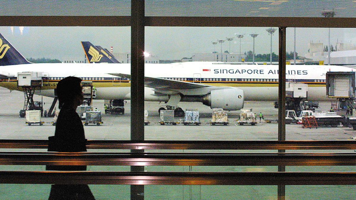 revolta romanilor blocati din cauza razboiului un bilet de avion spre romania 13 000 de euro vrem sa luam fara sa vindem un rinichi