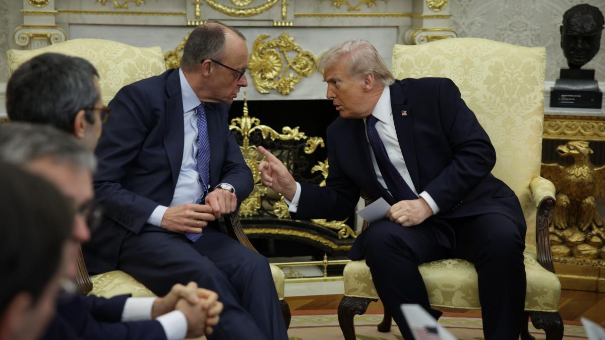 merz i a explicat lui trump cu harta in mana de ce ucraina nu trebuie sa accepte cedarea donbasului lui putin