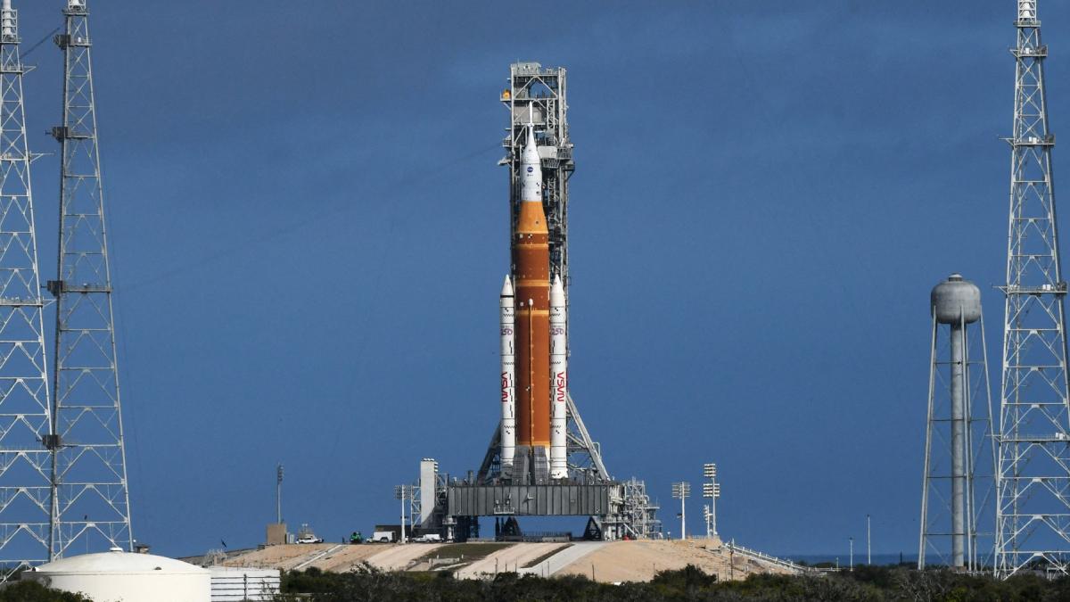 racheta sls misiunea artemis 2 catre luna nasa