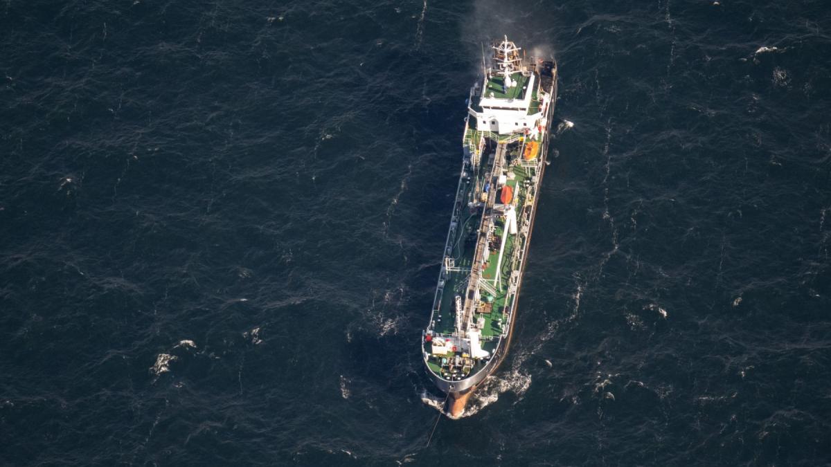 cresterea brusca a pretului petrolului ar putea declansa un nou soc economic global avertizeaza fmi