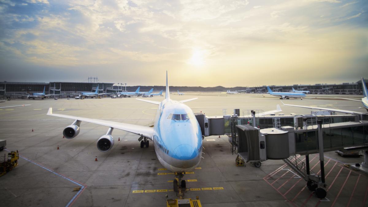 28 de zboruri au fost anulate vineri din cauza razboiului din iran lista curselor aeriene afectate