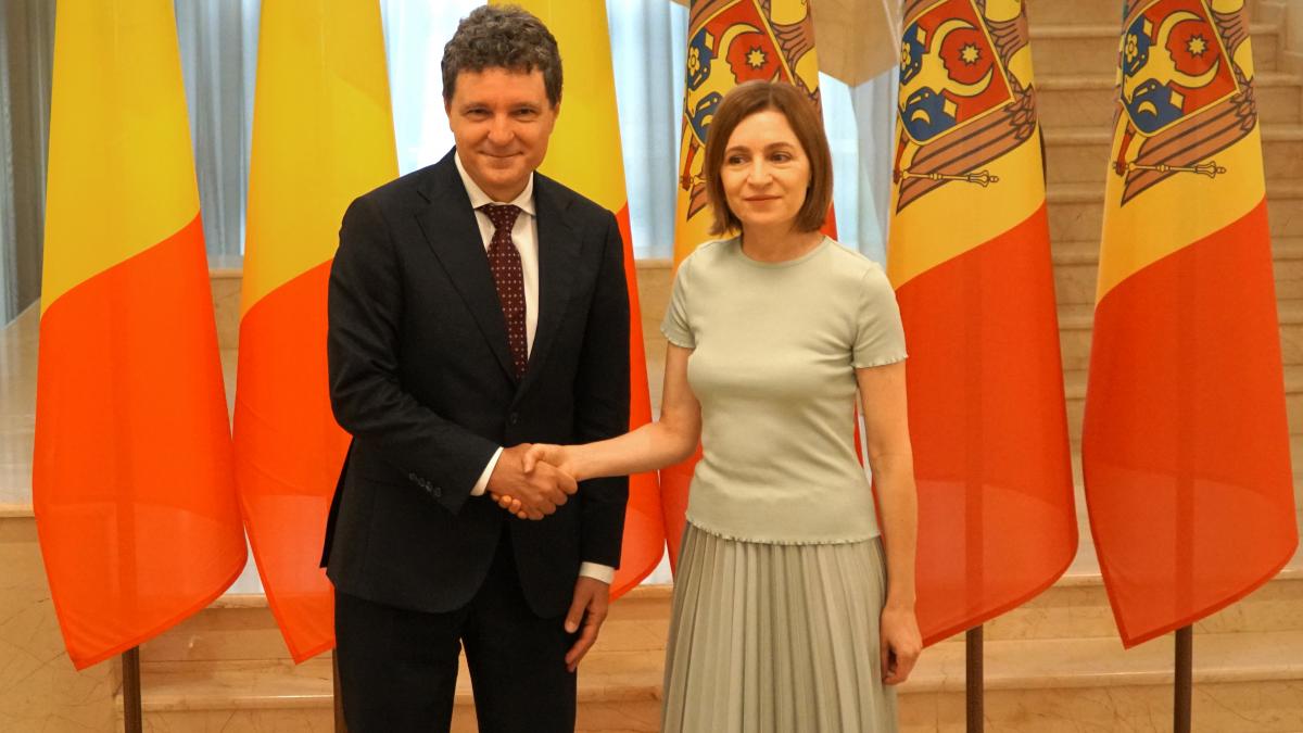 poza in care apar Nicuşor Dan, preşedintele României şi Maia Sandu, preşedinta Republicii Moldova