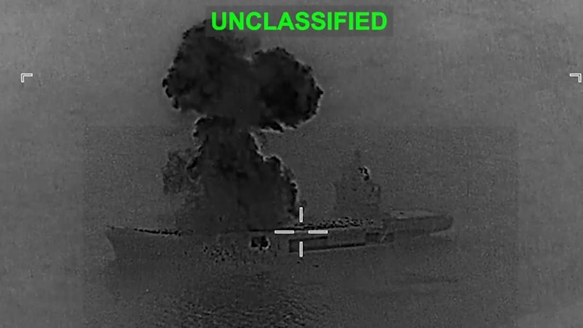 nava iraniana purtatoare de drone de dimensiunea unui portavion din al doilea razboi mondial lovita in timpul bombardamentelor sua