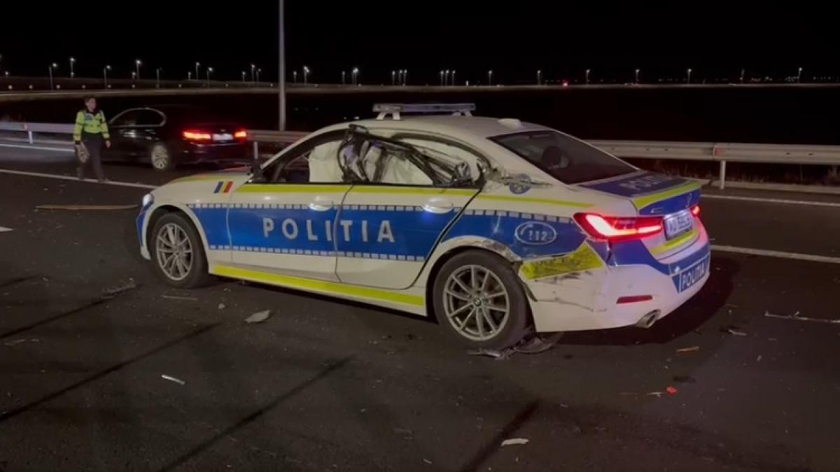 patru persoane ranite dupa un accident cu cinci masini pe a7 intr un alt carambol un bmw al politiei a fost distrus