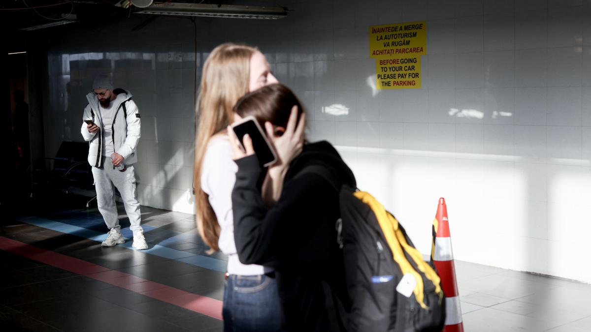 profesoara elevilor care au fost blocati in dubai consulul ne a facut legatura cu domnul olaroiu