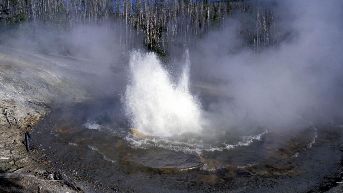 echinus cel mai mare gheizer acid din lume parcul yellowstone sua