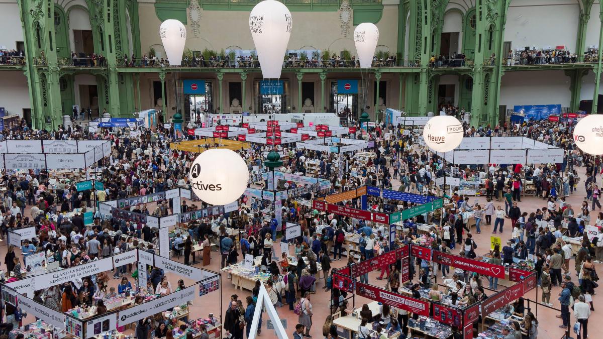 amazon e acuzata ca inunda piata cu carti generate cu ai scandal la festivalul de carte de la paris
