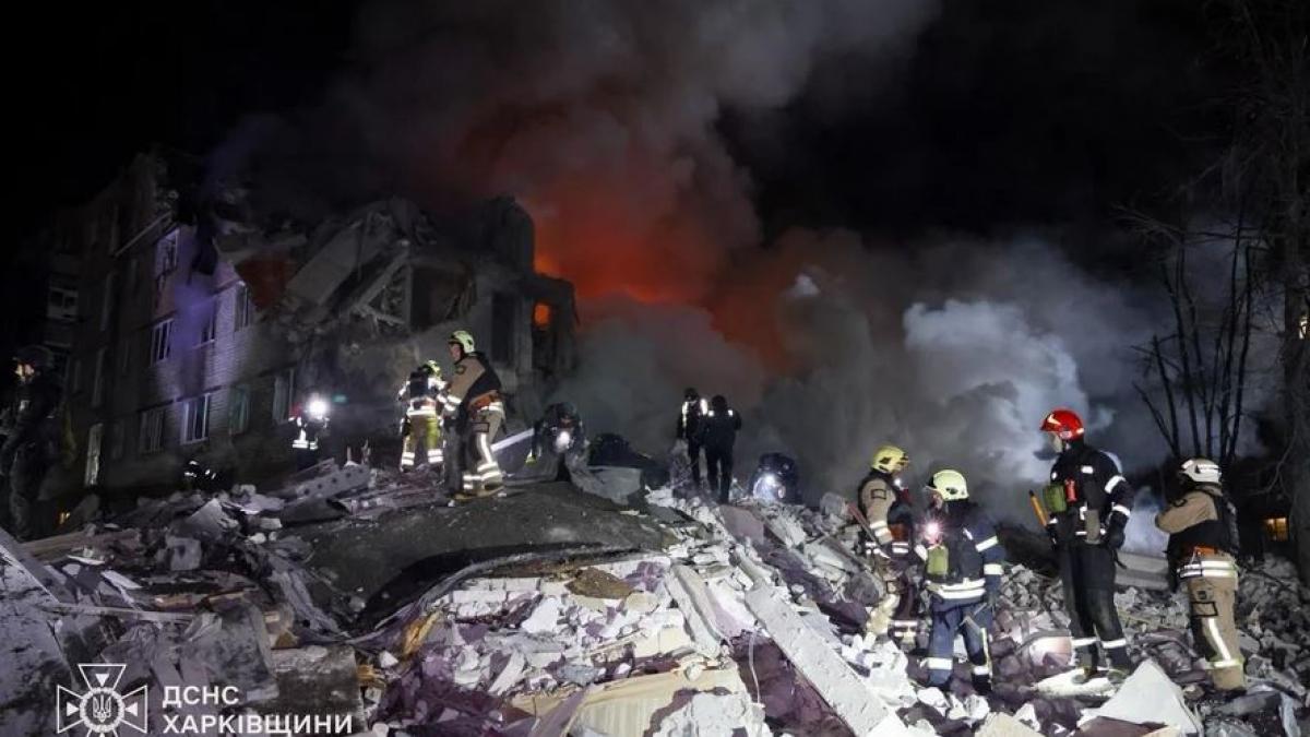 armata rusa a atacat masiv ucraina cu rachete balistice drone si artilerie este posibil ca oameni sa fie prinsi sub daramaturi