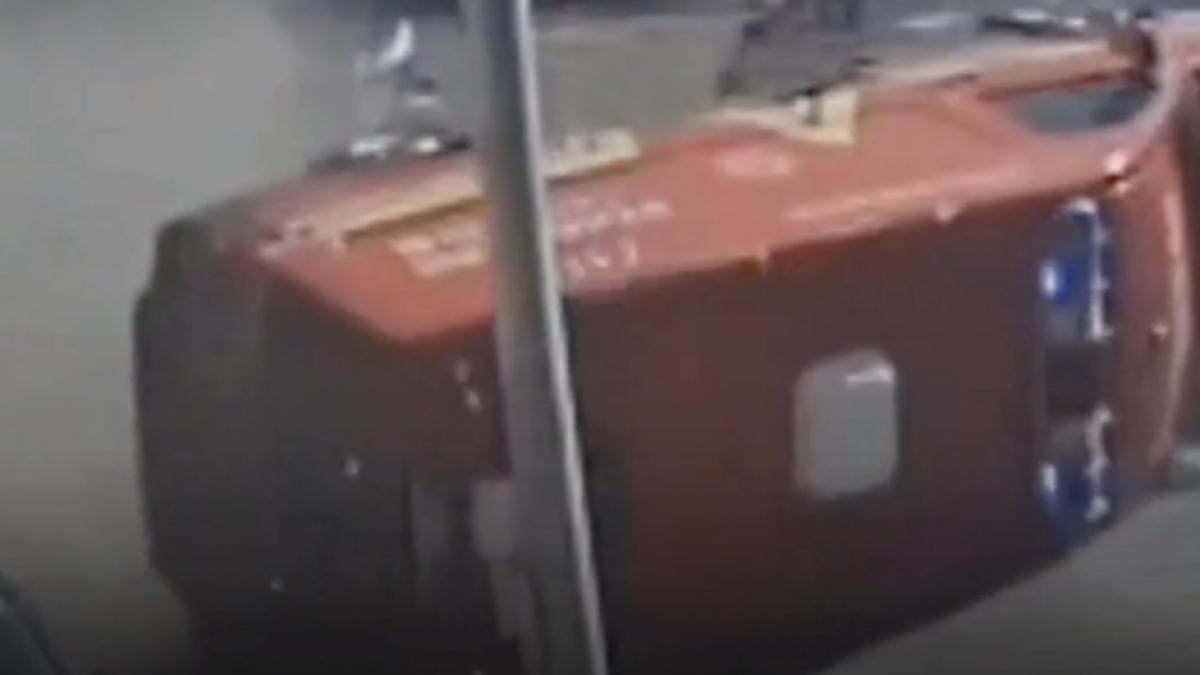 imagini socante cu o ambulanta care transporta un bebelus si pe mama lui spulberata pe sosea a fost activat planul rosu