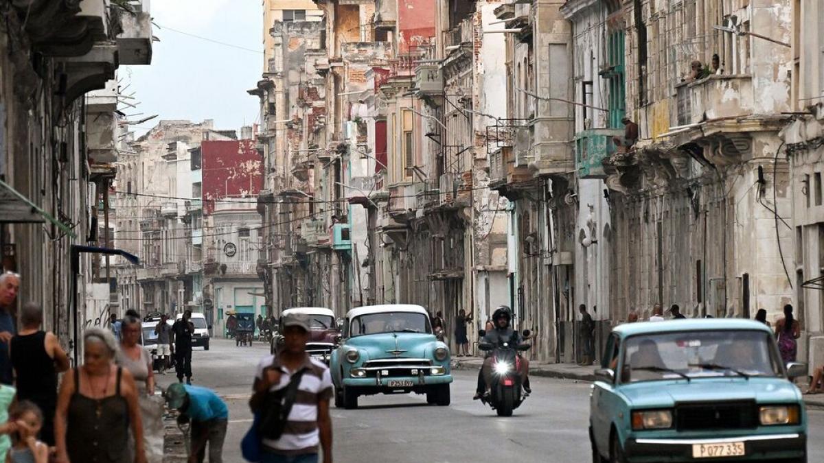 ne am intors in epoca de piatra sa vina americanii cum reuseste donald trump sa impinga cuba pana la marginea prapastiei