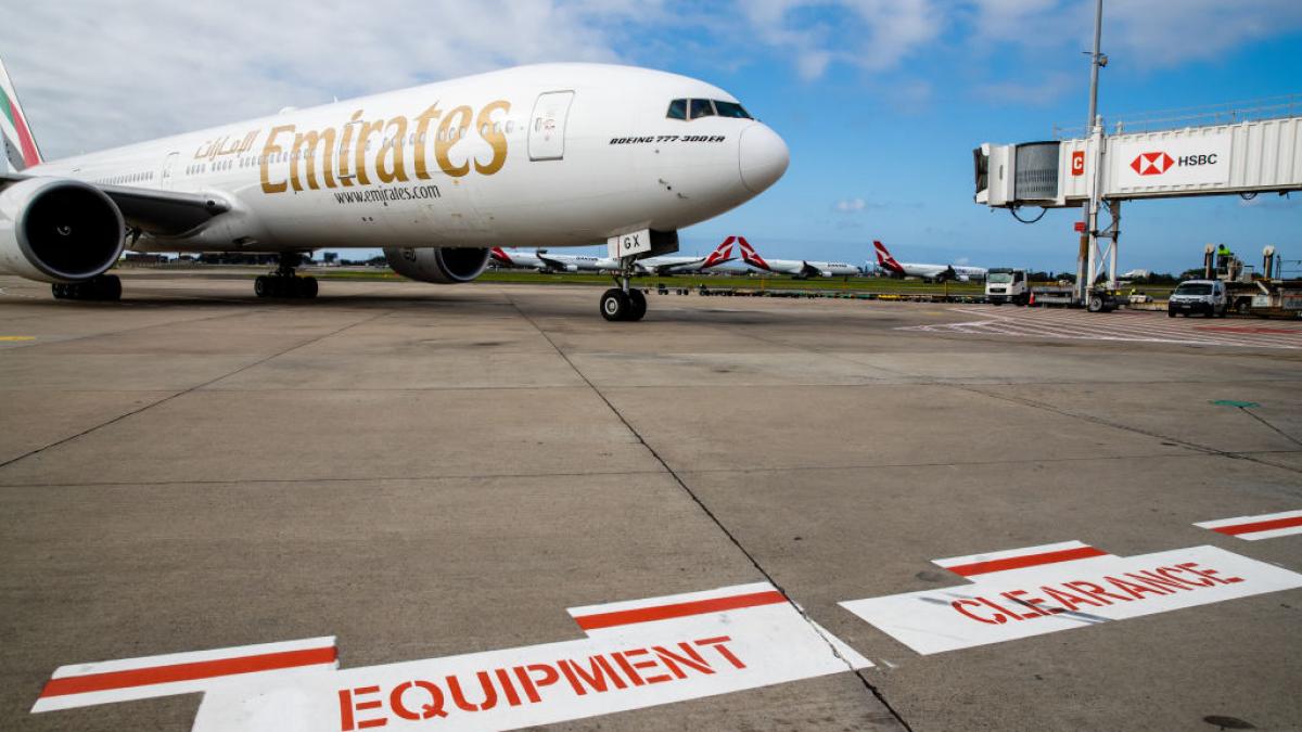 toate zborurile catre si din dubai sunt suspendate dupa ultimele atacuri ale iranului asupra vecinilor anuntul companiei emirates