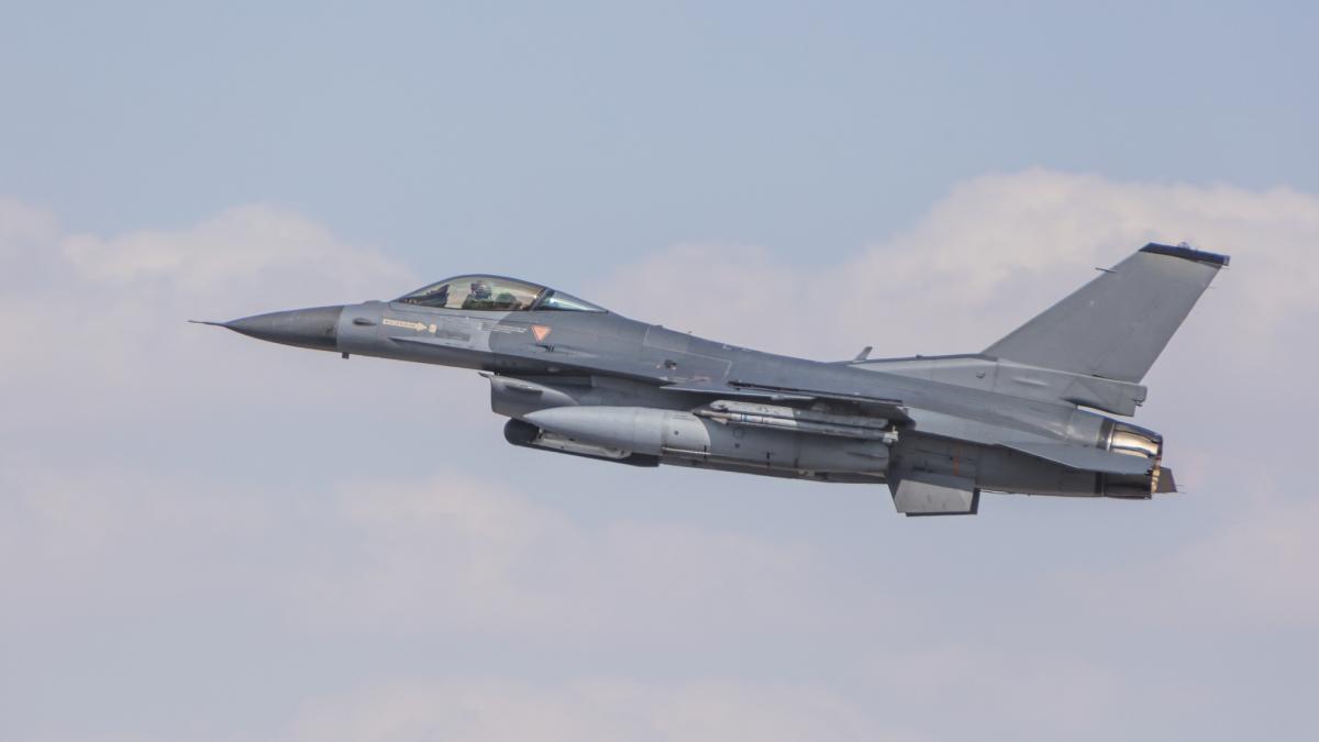 f 16 getty