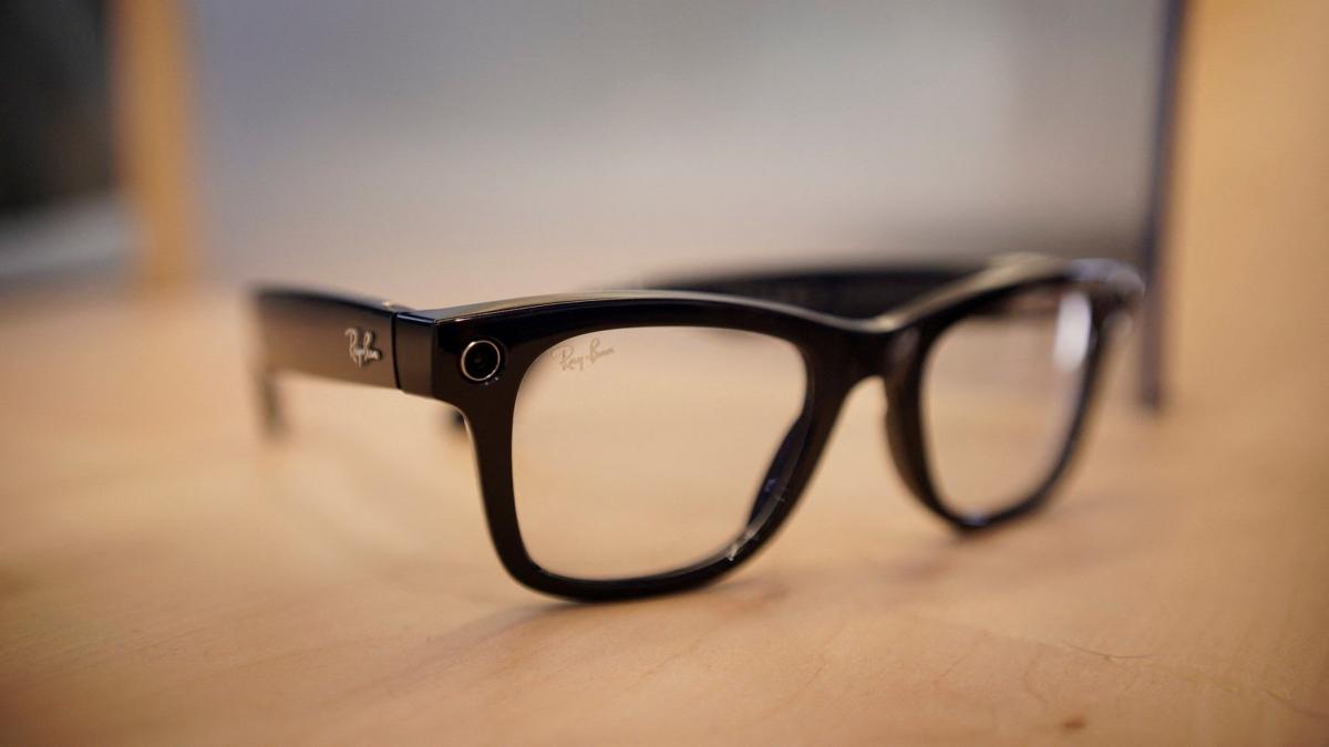 meta in vizorul autoritatilor britanice dupa ce angajati ar fi vizionat imagini intime filmate de ochelarii inteligenti