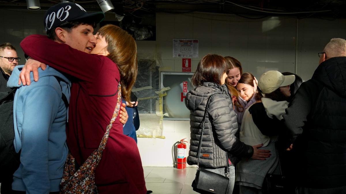 copiii blocați in dubai din cauza razboiului din iran pe otopeni cu parintii