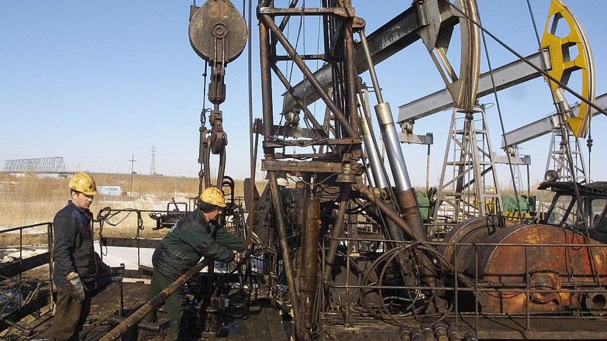 cum profita rusia de cresterea pretului petrolului ca sa isi refaca vistieria de razboi