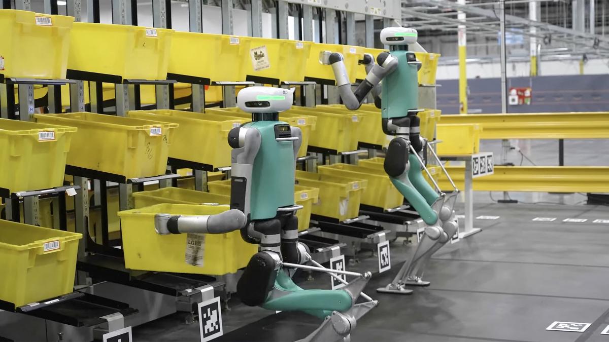 robotul umanoid digit va prelua job ul pe care nu l mai vrea nimeni si va rezolva criza fortei de munca pentru multi giganti mondiali