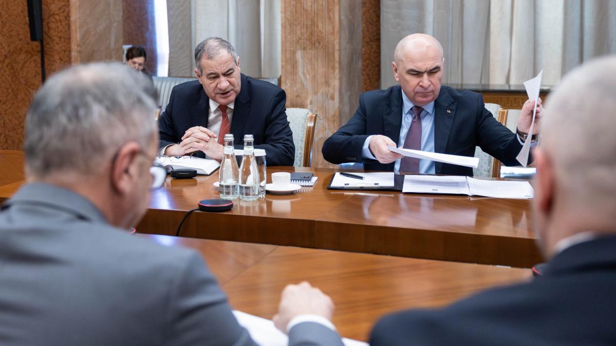 bugetul pe 2026 a fost publicat pensii si salarii inghetate riscuri identificate de guvern presiuni asupra preturilor inflatie