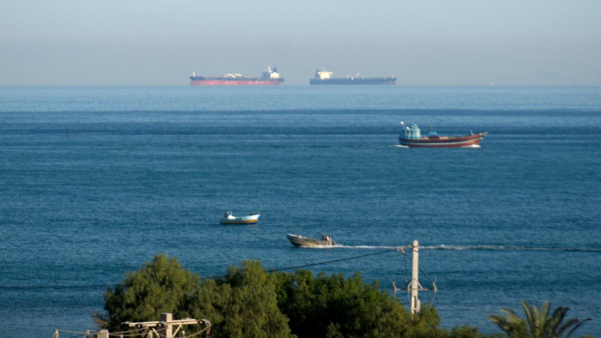 iranul vrea sa ceara taxa de securitate petrolierelor si navelor din tari aliate sua niciun litru de petrol nu va iesi din regiune