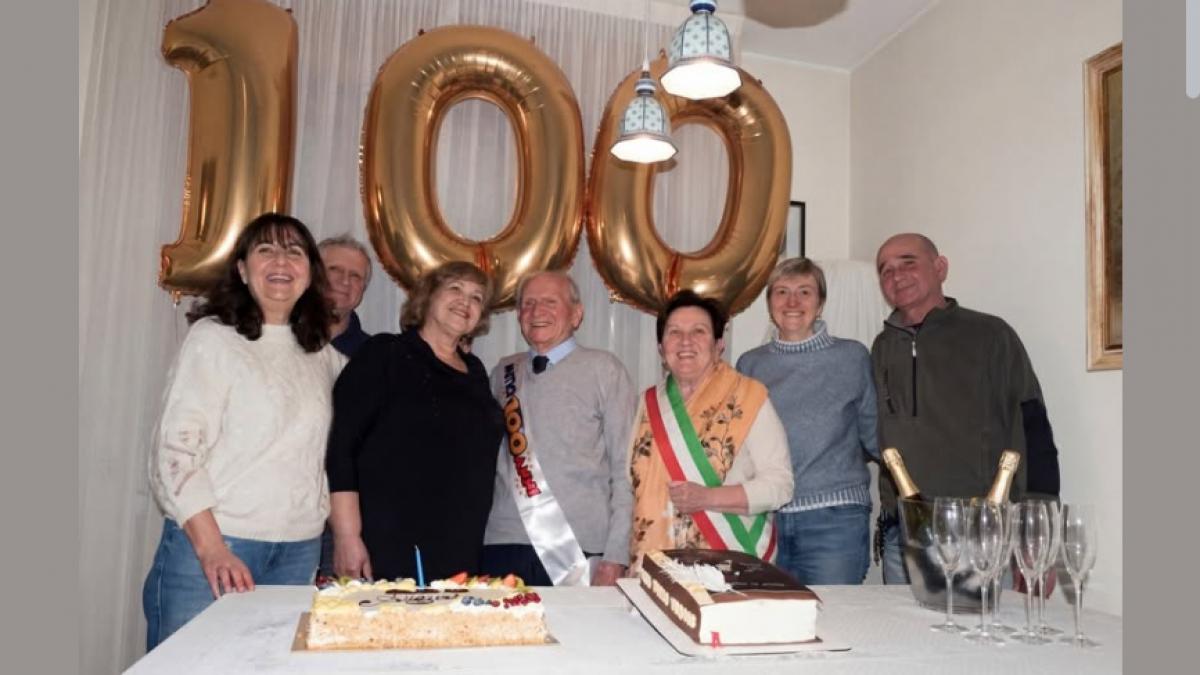 petrecerea la ziua de nastere a unui italian care a implinit 100 de ani