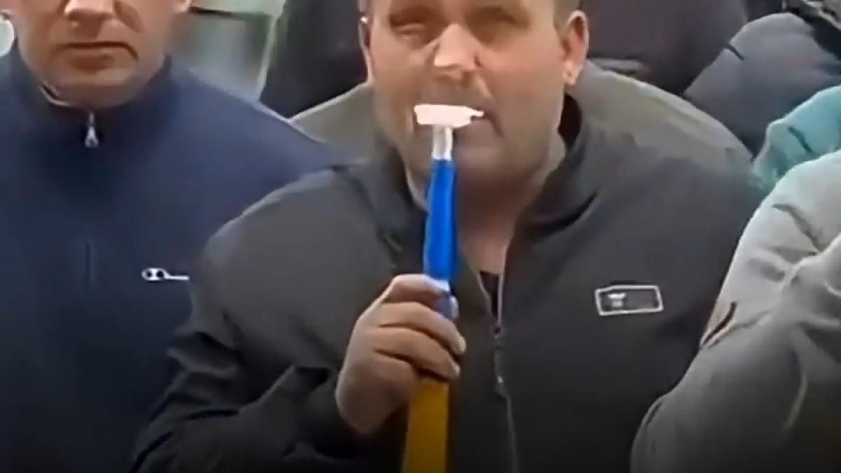 zeci de mineri in strada se tem ca raman fara locuri de munca