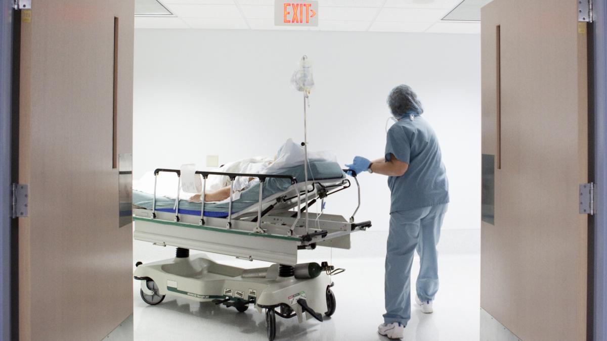 o romanca din italia a murit dupa ce a facut infact in drum spre sala de operatii fiica ei acuza personalul spitalului de neglijenta