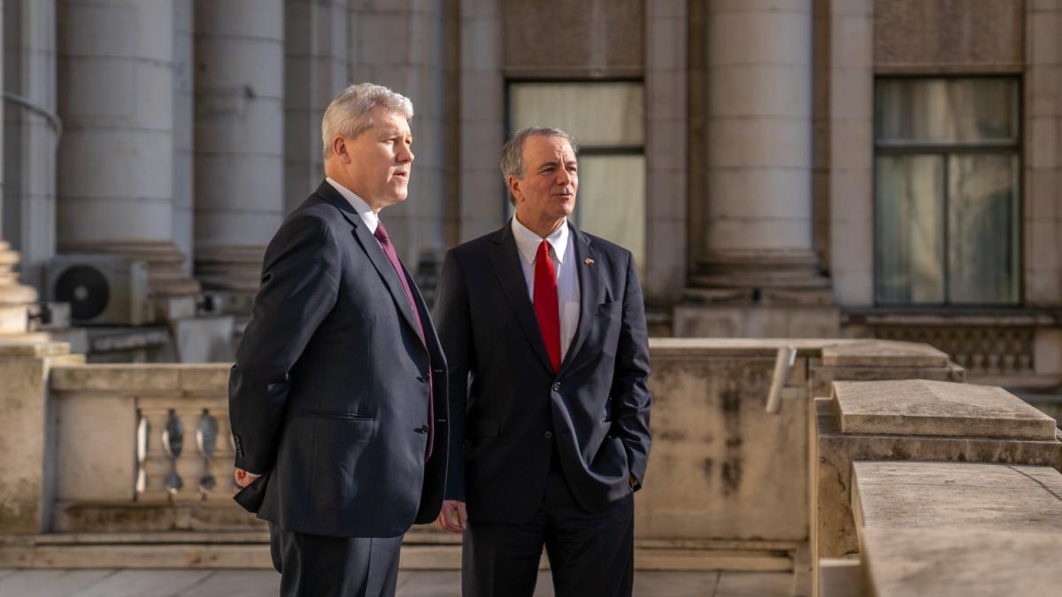 poza din 11 martie 2026 in care apar Cătălin Predoiu, ministrul Afacerilor Interne, şi Darryl Nirenberg, ambasadorul Statelor Unite ale Americii la București