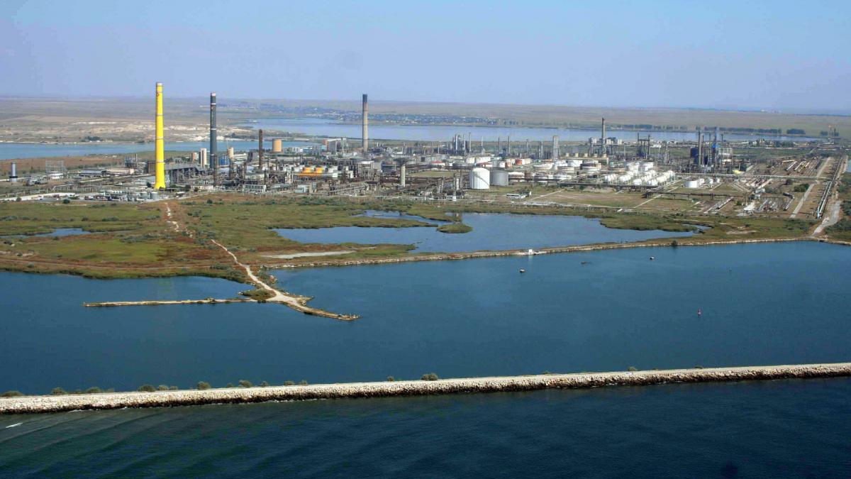 singura divizie petrochimica din romania produce in premiera un nou tip de polimer pentru industria auto si cea alimentara