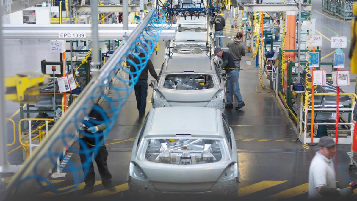un nou val de concedieri loveste industria auto profitul porsche se prabuseste mai multe modele electrice au fost amanate in germania
